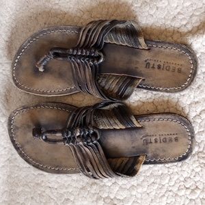 BedStu Cobbler Series leather flip-flops